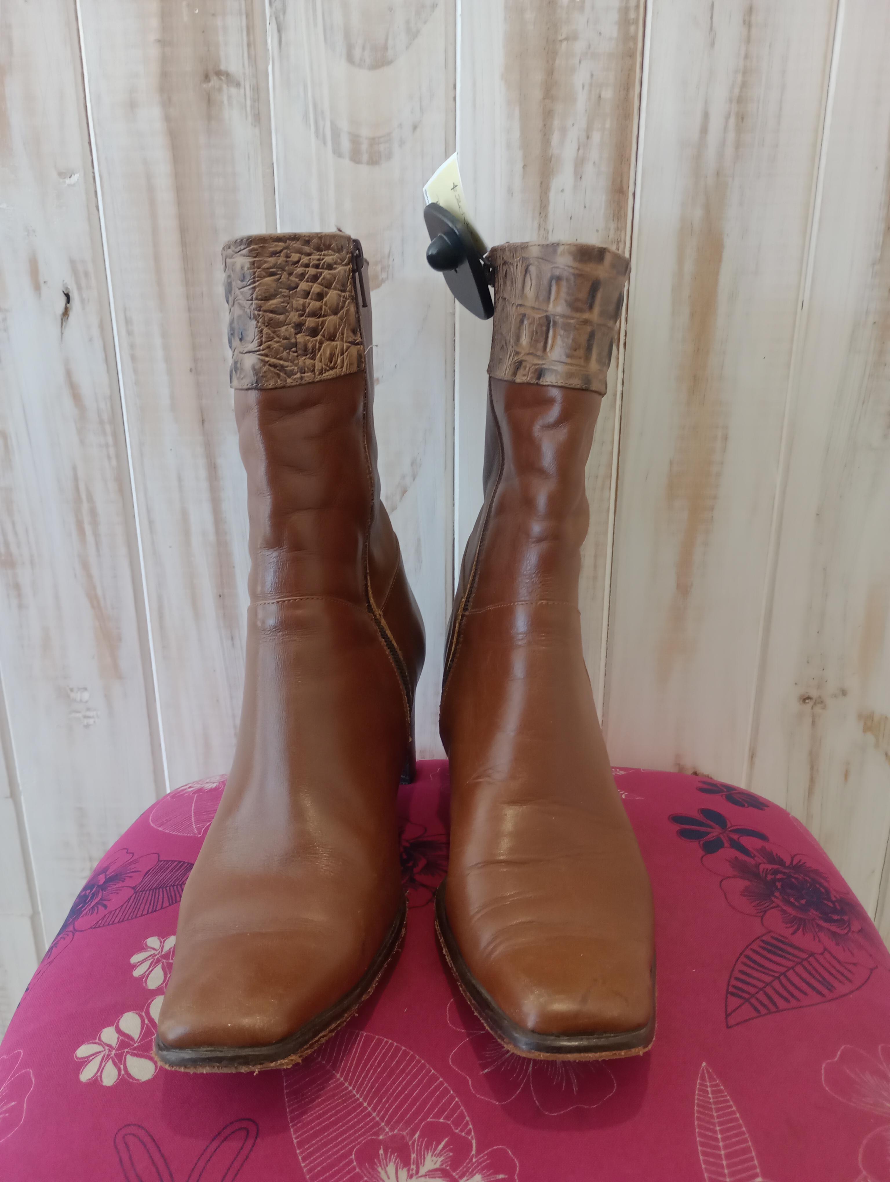 Botas caña alta marrones con detalles ecocuero de piel talle 39