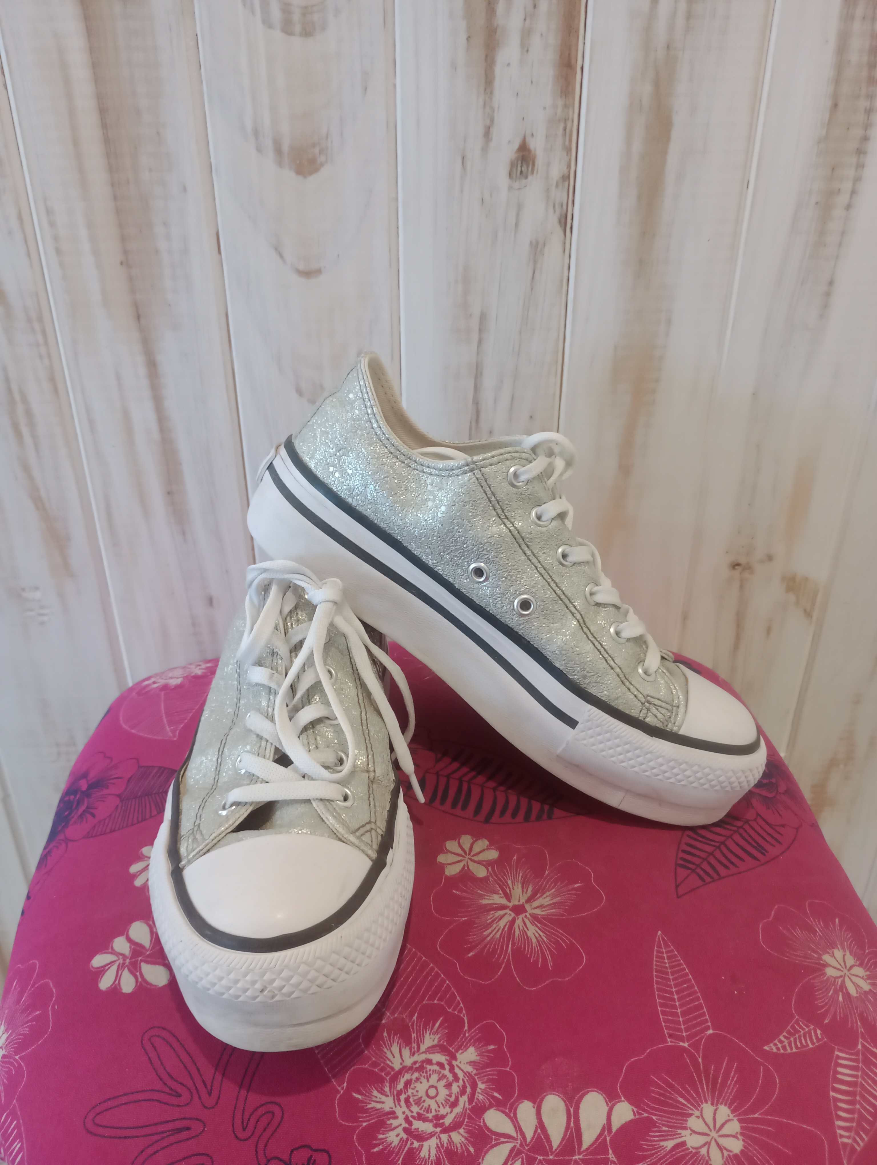 Zapatillas plateadas con brillos marca Anca & Co talle 38