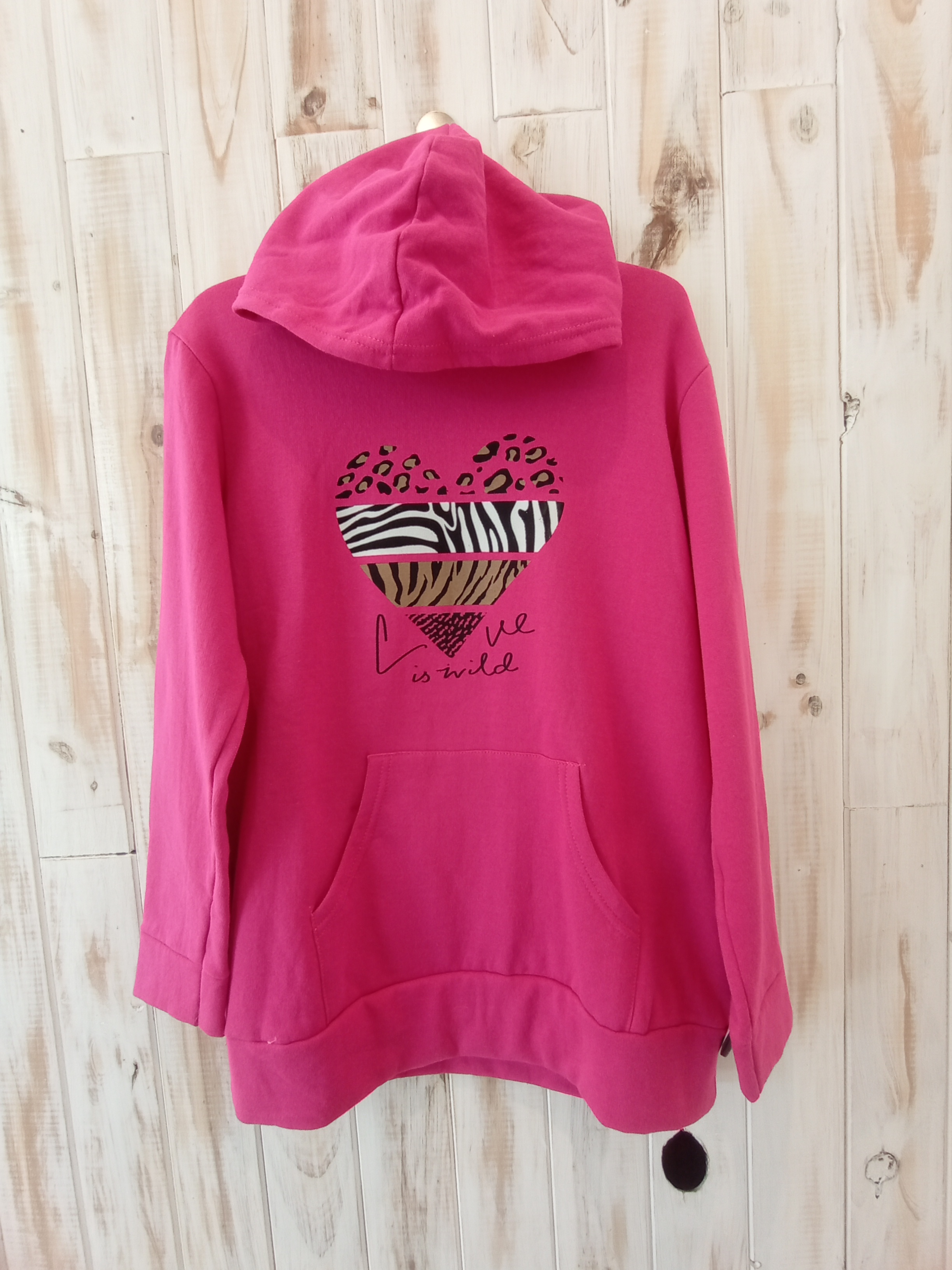 Buzo rosa frizado con estampado