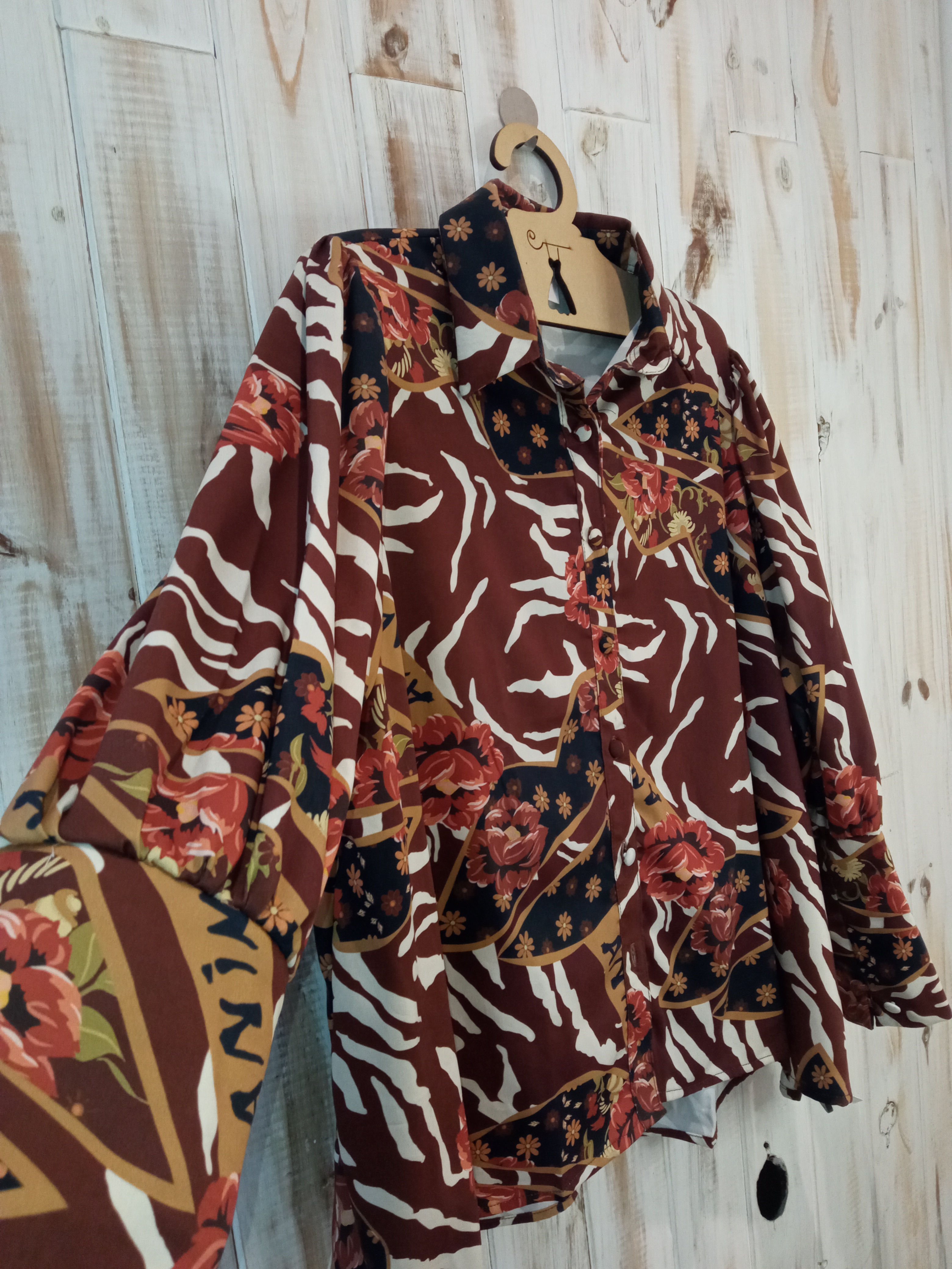 CAMISA EN TONOS MARRONES