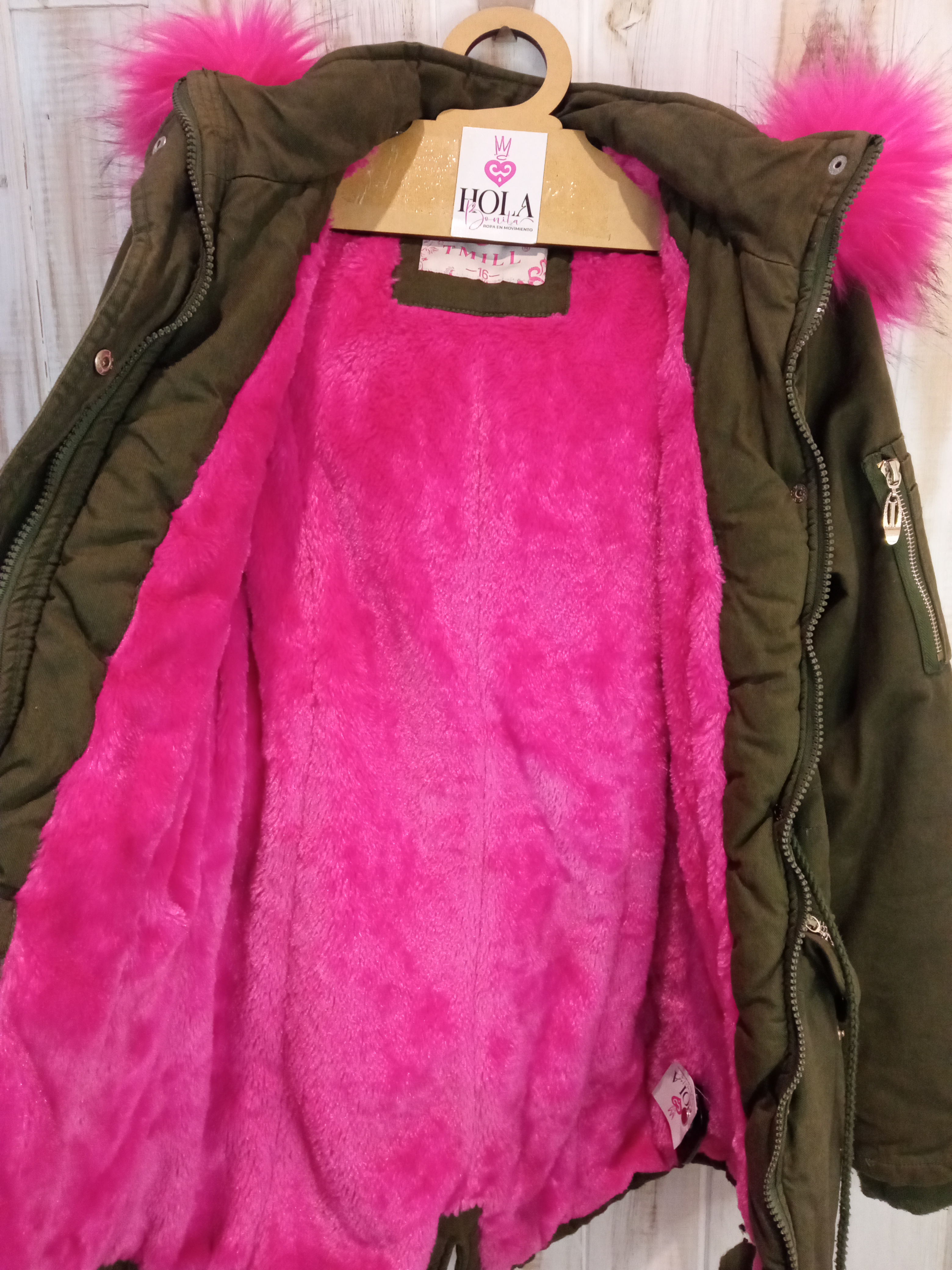CAMPERA VERDE Y FUCSIA