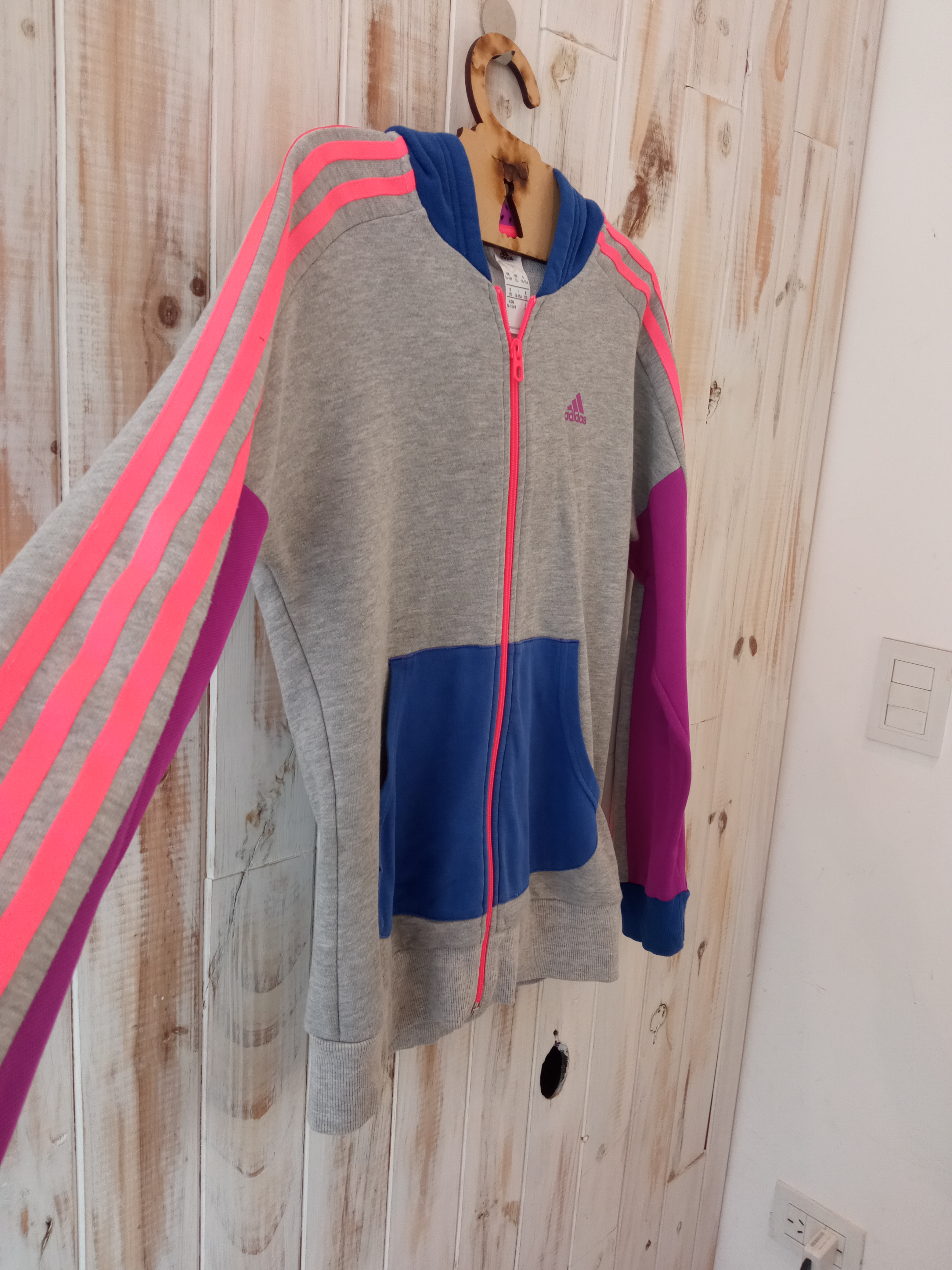 CAMPERA GRIS ADIDAS