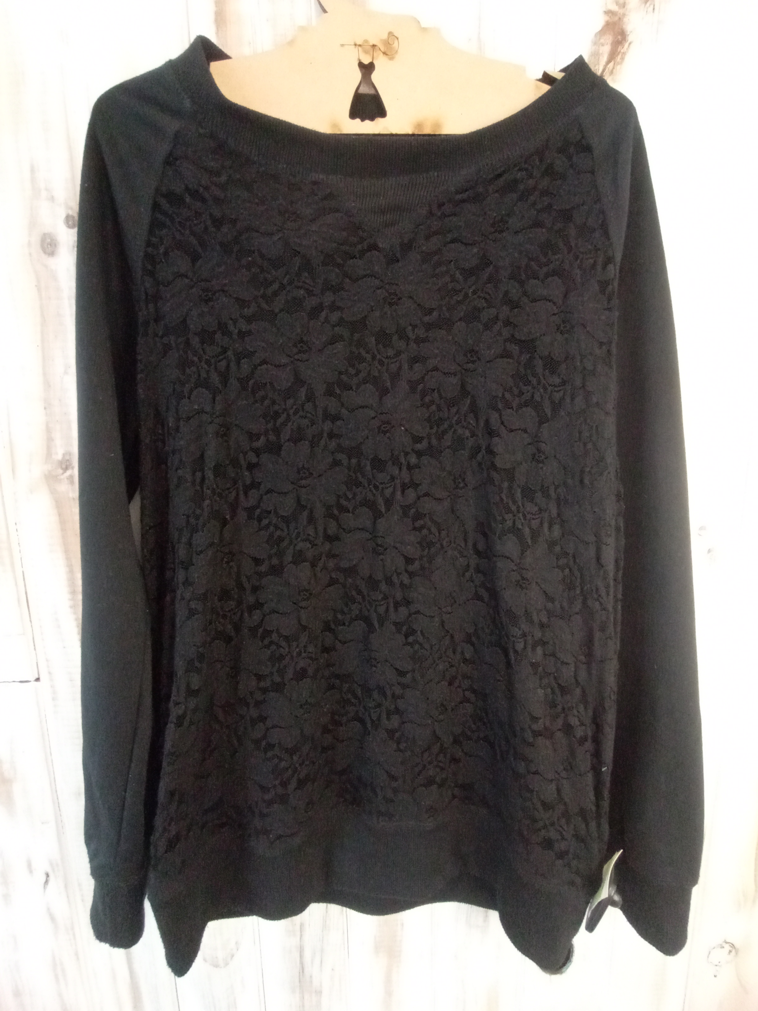 Sweater negro con encaje
