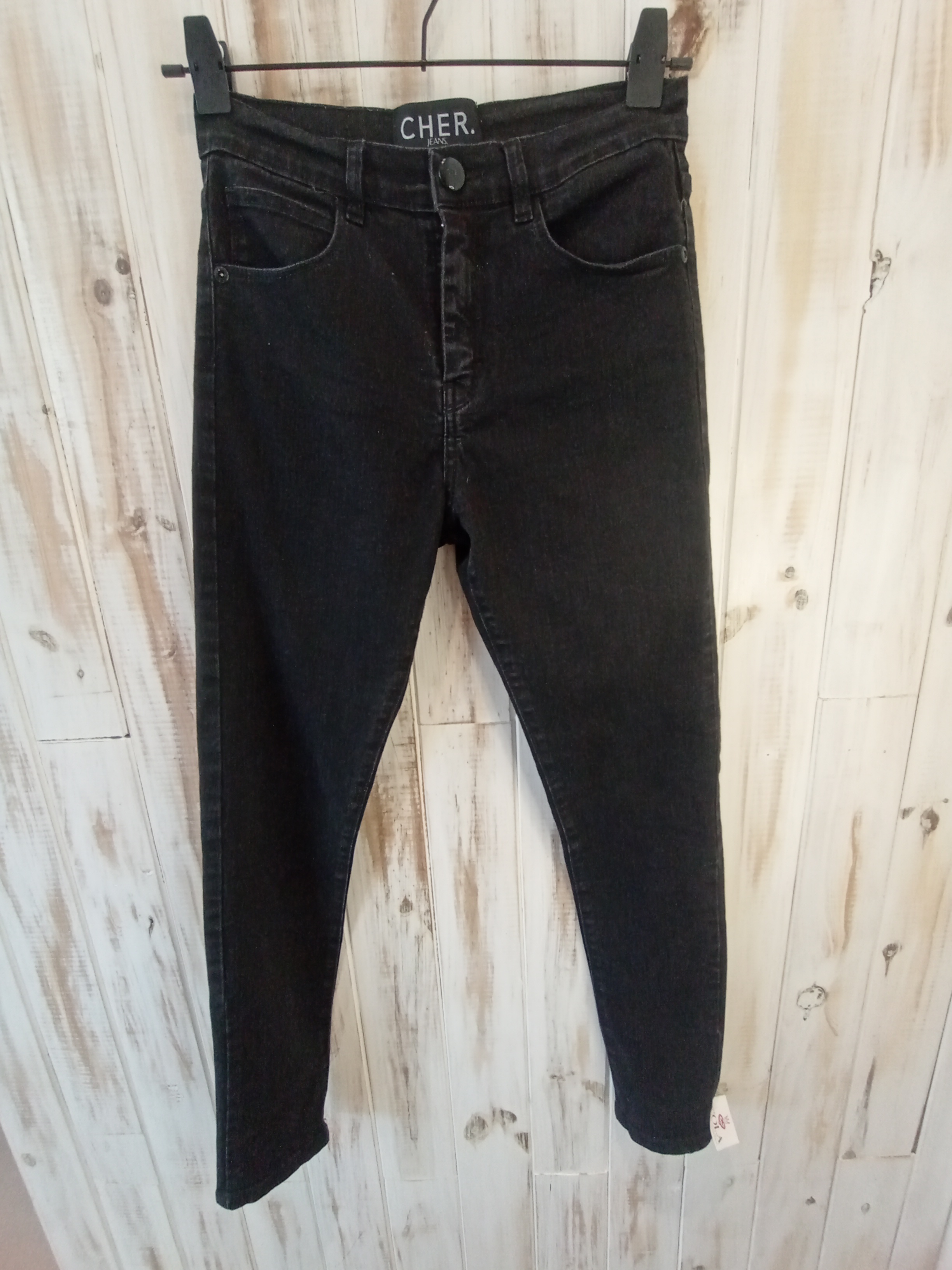 Jean tiro alto marca CHER